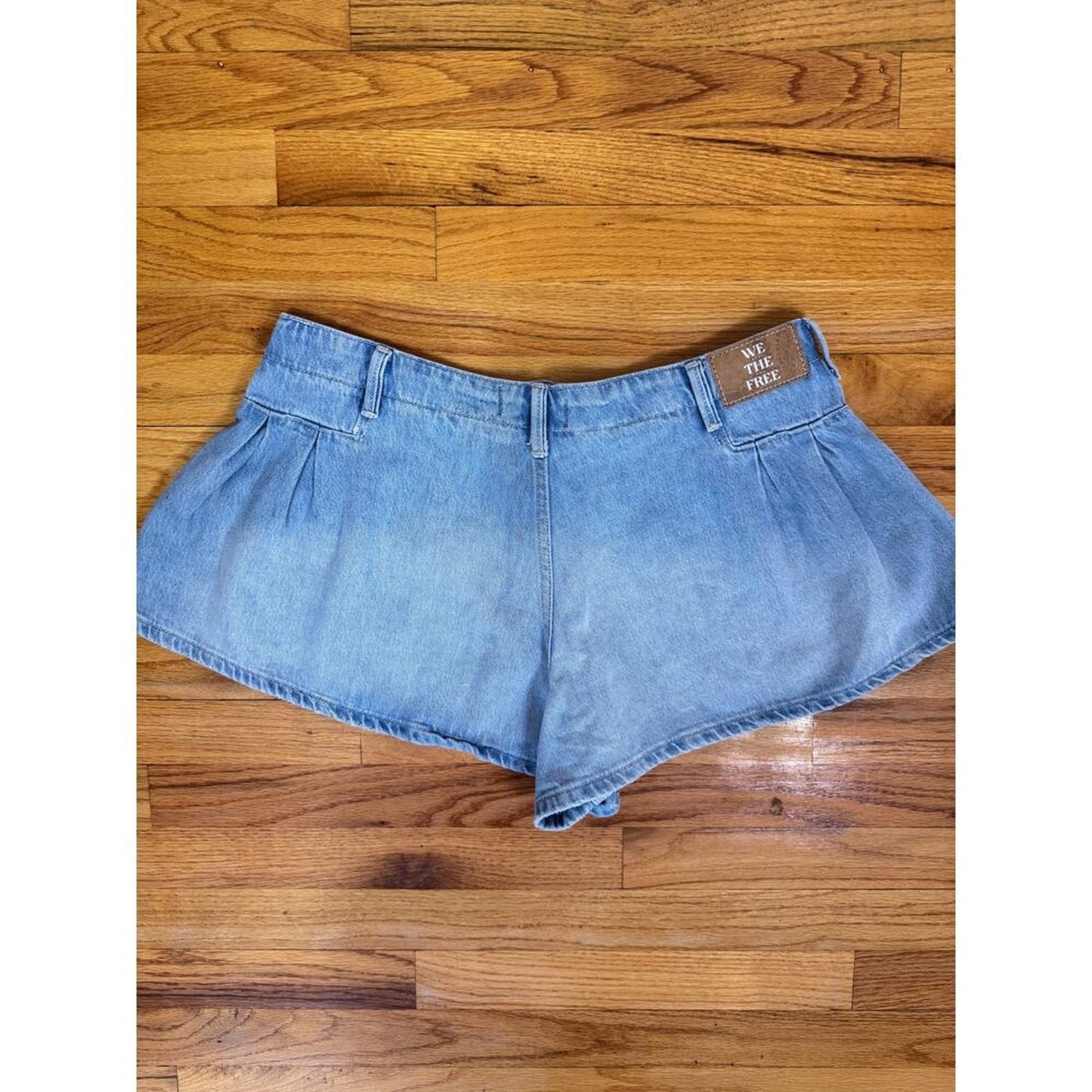 We The Free Bluebell Low Rise Pleated Denim Shorts Size 31