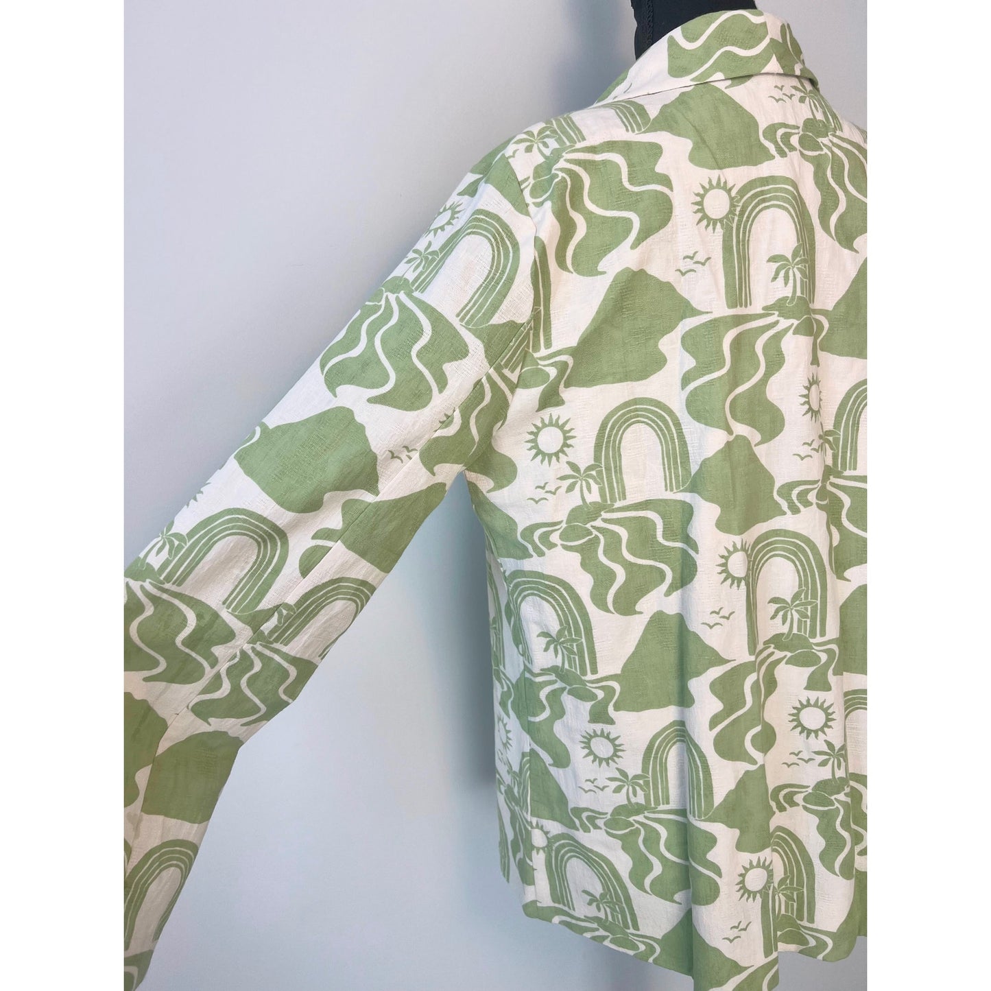 Show Me Your Mumu Hayden Blazer in Desert Sands Large Graphic Print Button Front