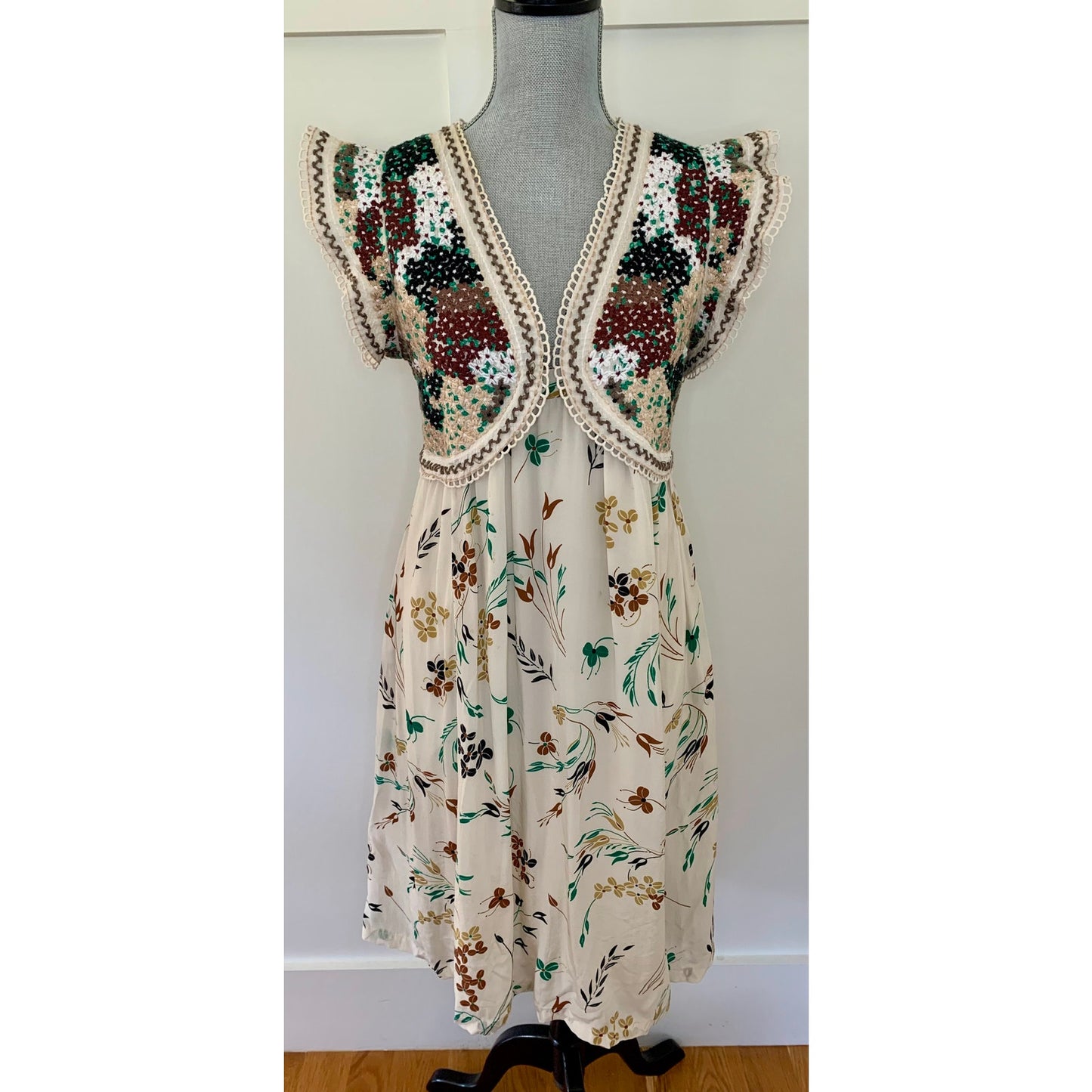 Anthropologie Printed V-Neck Maxi Dress Size 6 Floral Embroidered Lined Boho