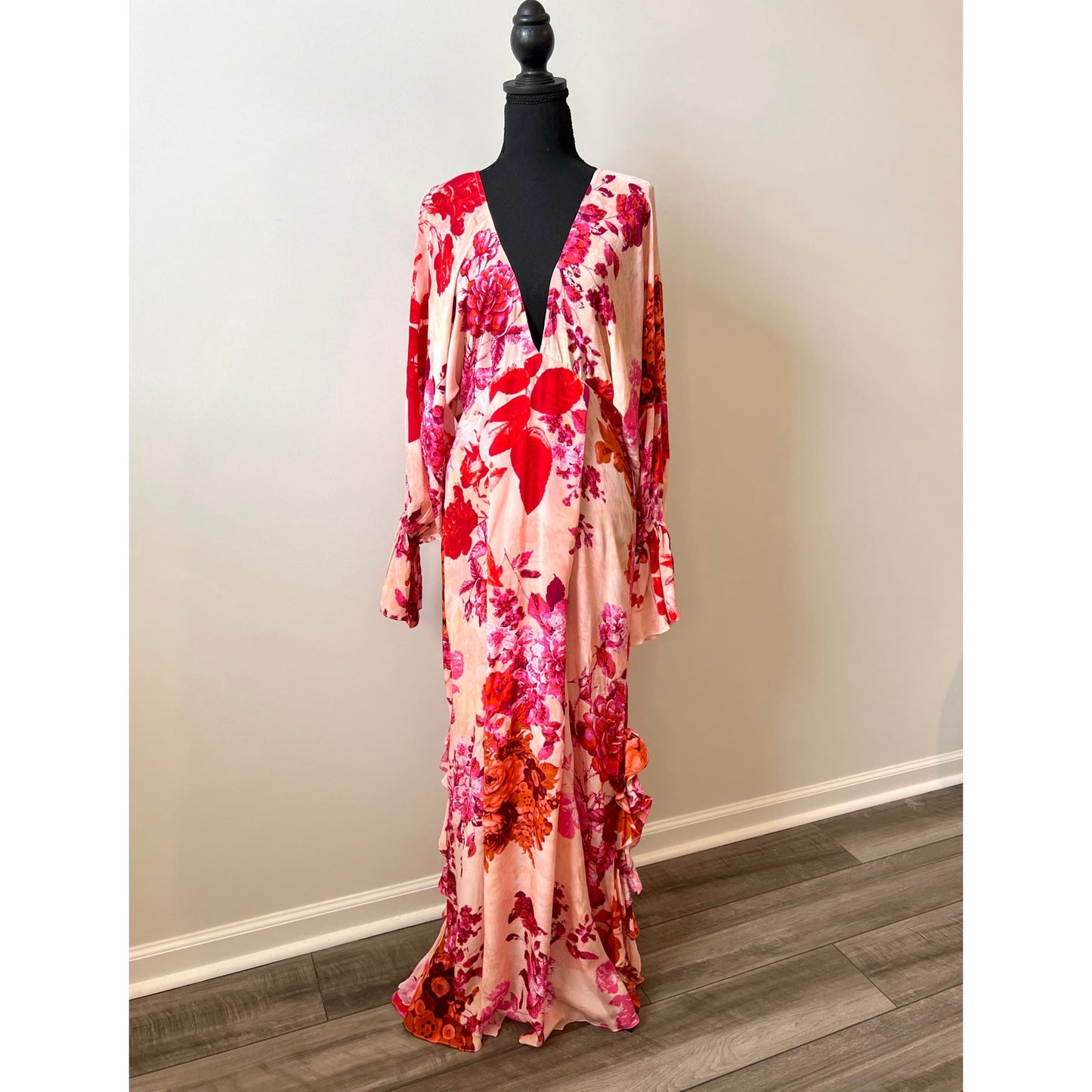 Hemant and Nandita Dali Kaftan Dress with Slip Large Flower Long Sleeve Lined
