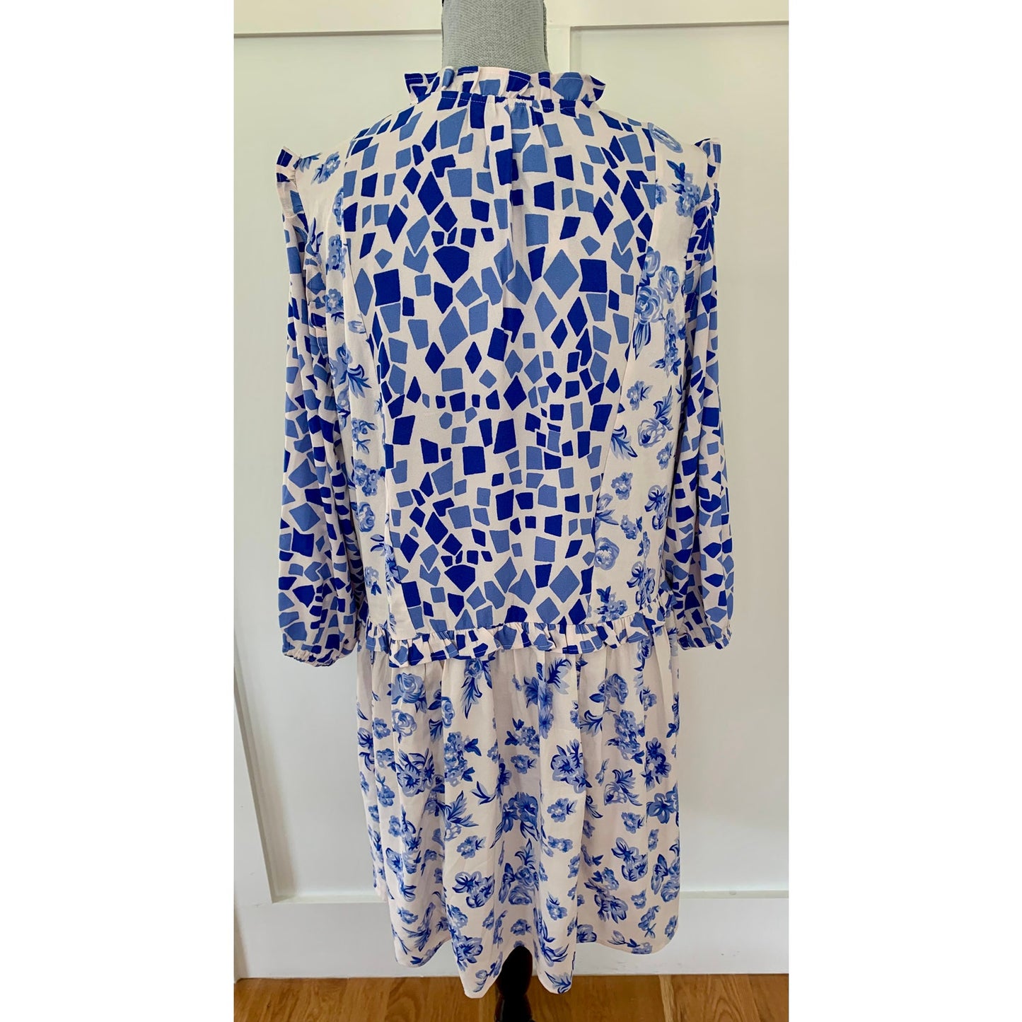 Tolani Collection Mae Mini Dress Geo Floral Blue/White Large Long Sleeve Ruffle