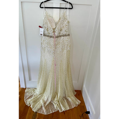 NEW NWT Mac Duggal A79341 Applique Sleeveless Plunge Neck Trumpet  Gown Ivory Size 16