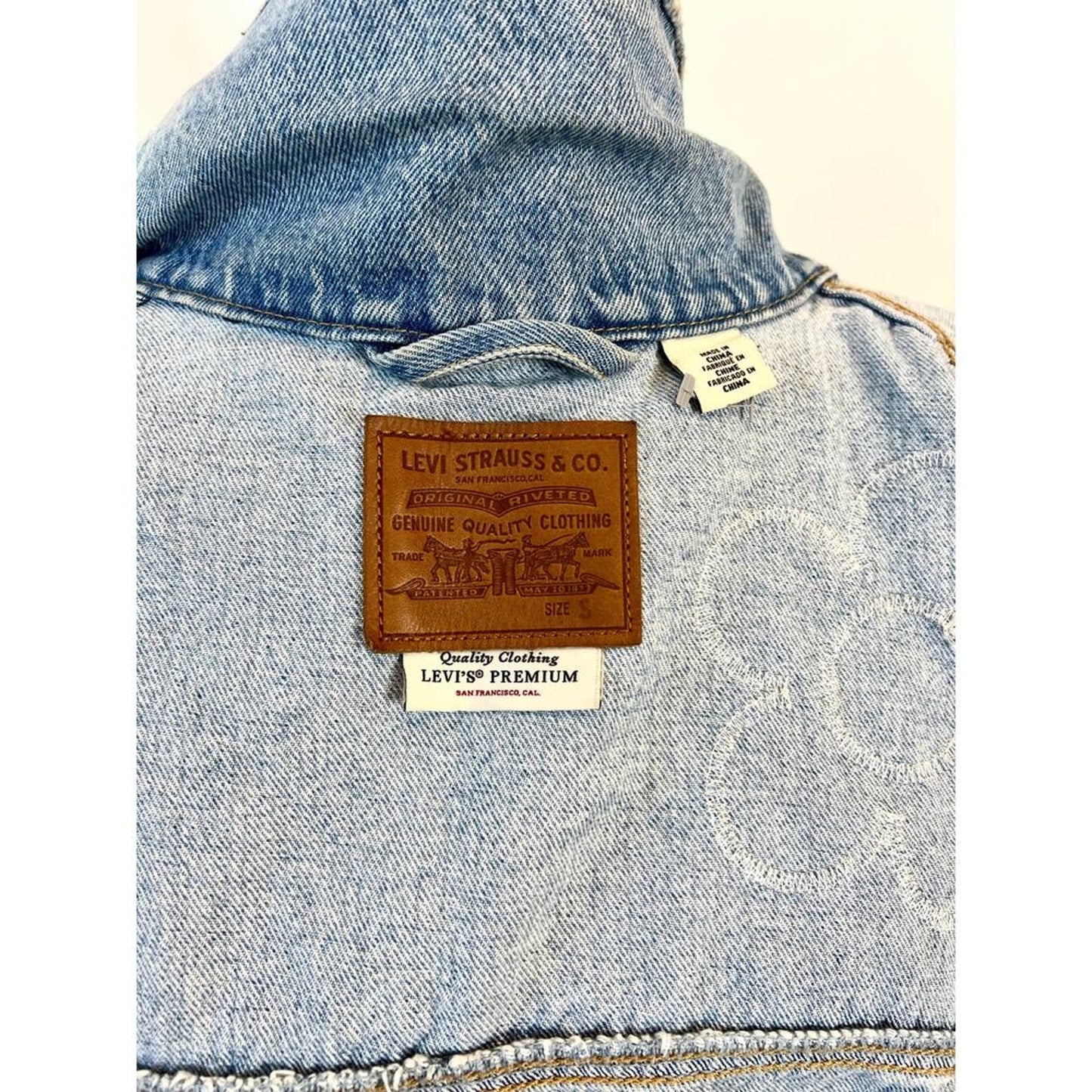 Levi's 90's Trucker Denim Jacket in Light Blue Small Button‎ Front Patch Pockets