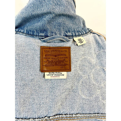 Levi's 90's Trucker Denim Jacket in Light Blue Small Button‎ Front Patch Pockets