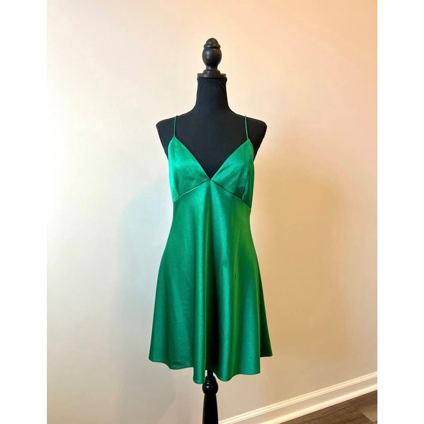 Alice + Olivia Julietta Mini Slip Dress‎ in Green Size 12 Satin Lined Party