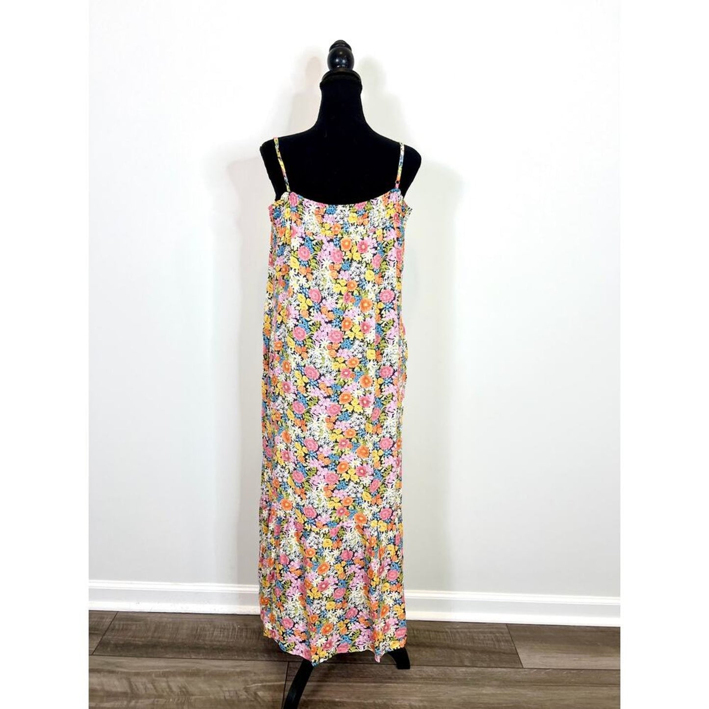 Show Me Your Mumu Anaya Maxi Dress in Wild Flora Medium Ditsy Print Pullover‎