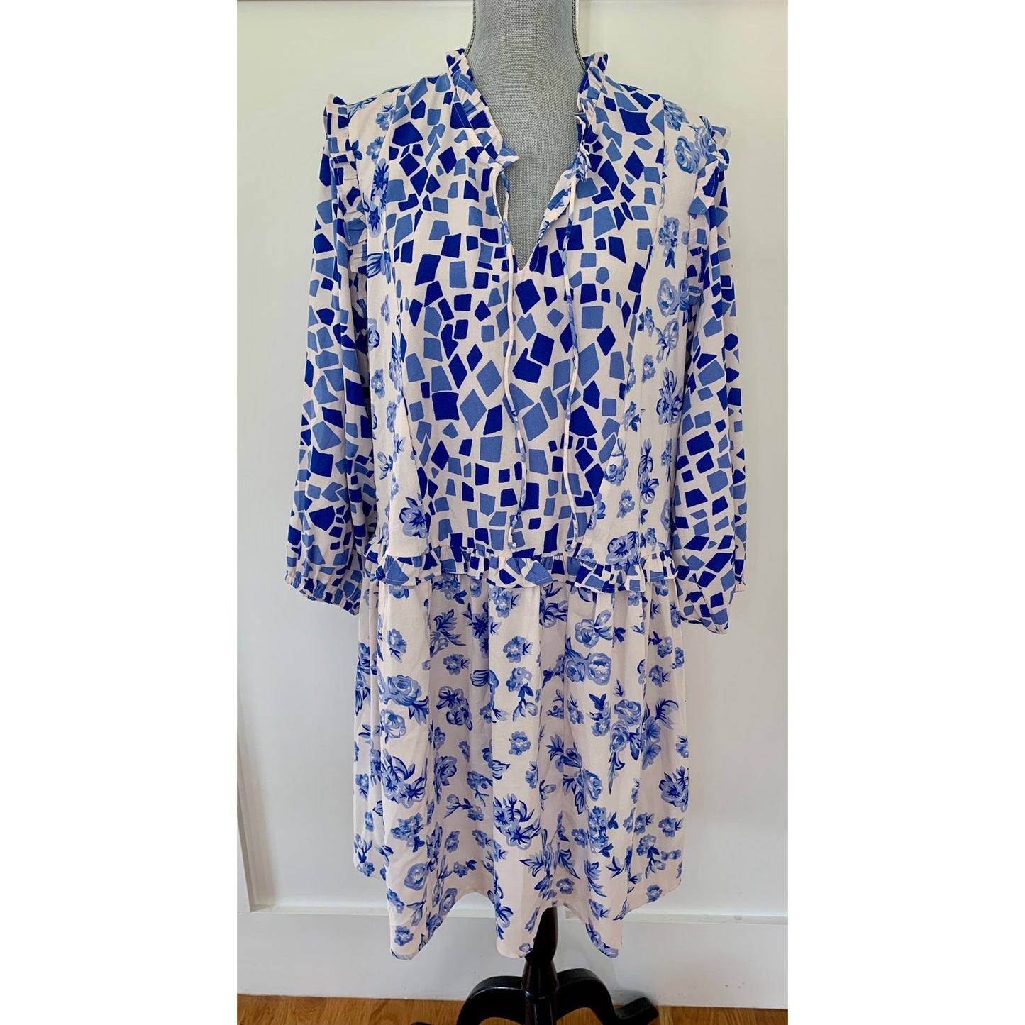 Tolani Collection Mae Mini Dress Geo Floral Blue/White Large Long Sleeve Ruffle