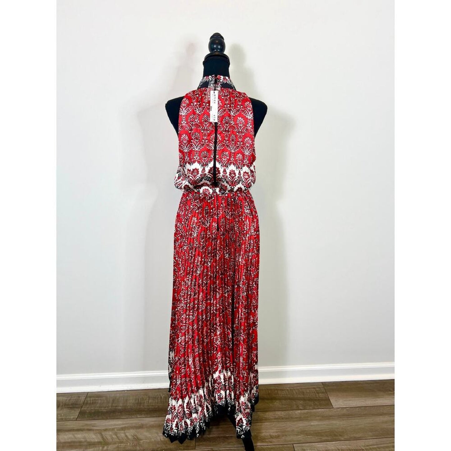 Alice + Olivia Mertie Maxi Dress Allure Medallion Size‎ 8 Mockneck Pleated Boho