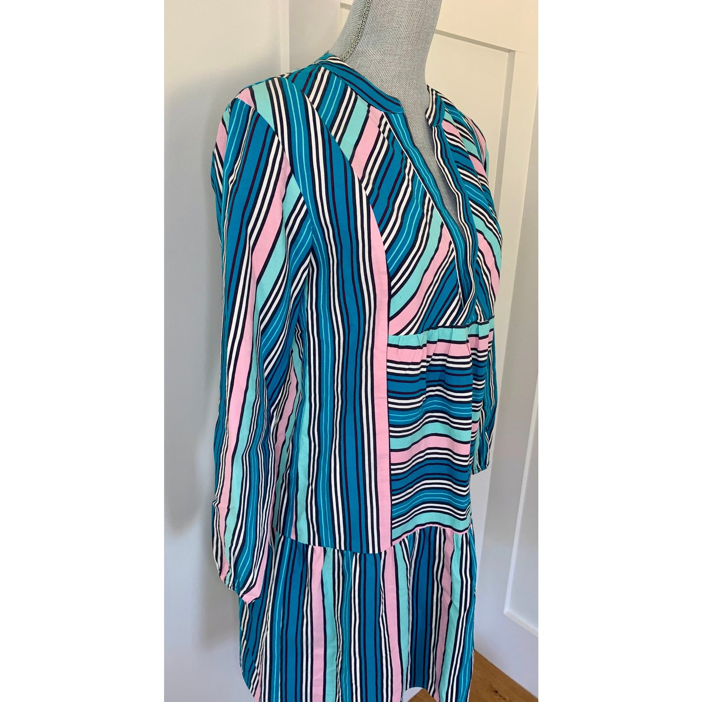 Marie Oliver Shift Dress in Blue Multi Striped Small Long Sleeve V-Neck Silk