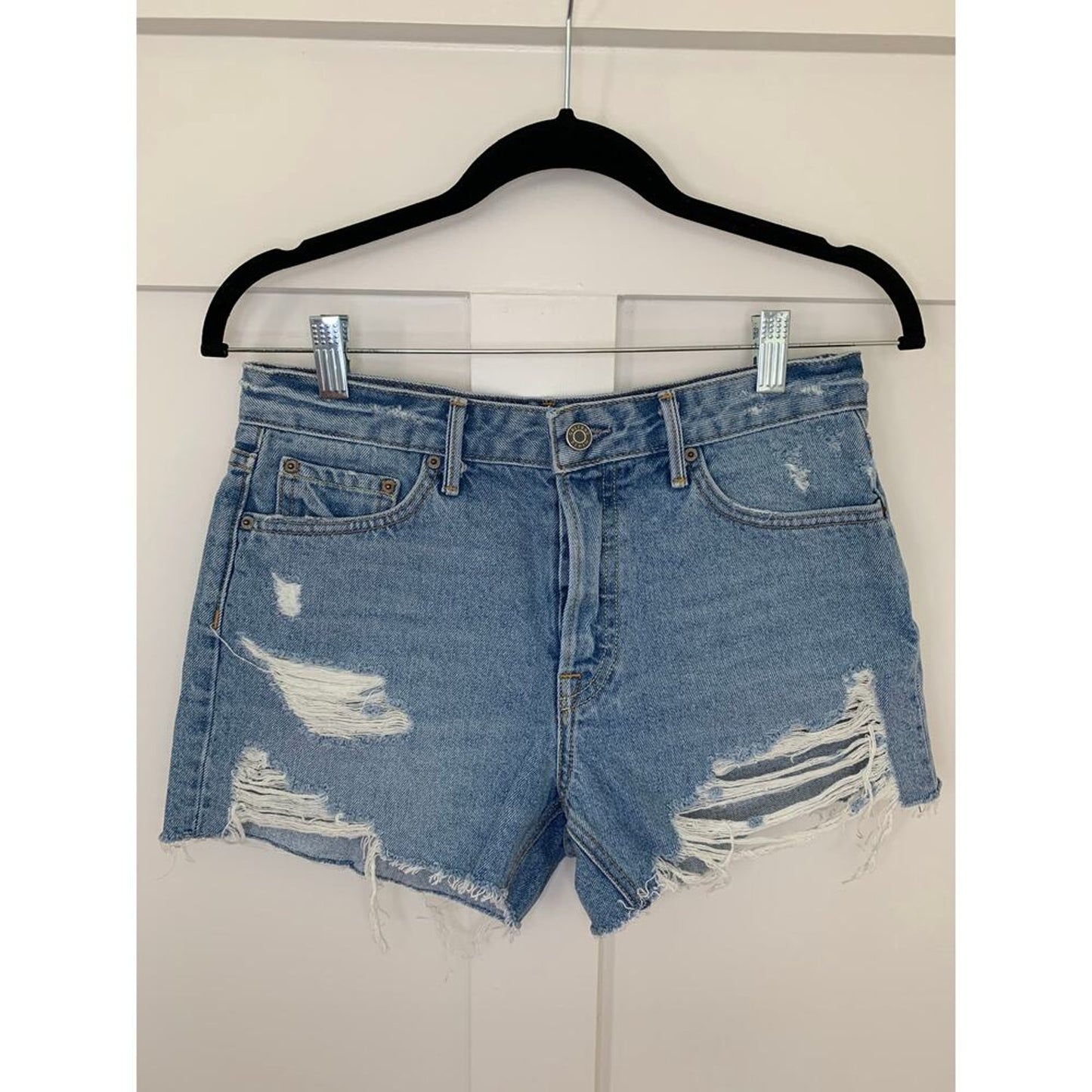GRLFRND The Helena Short in Heartbeat Size 25 Button Fly Distressed Denim Cotton