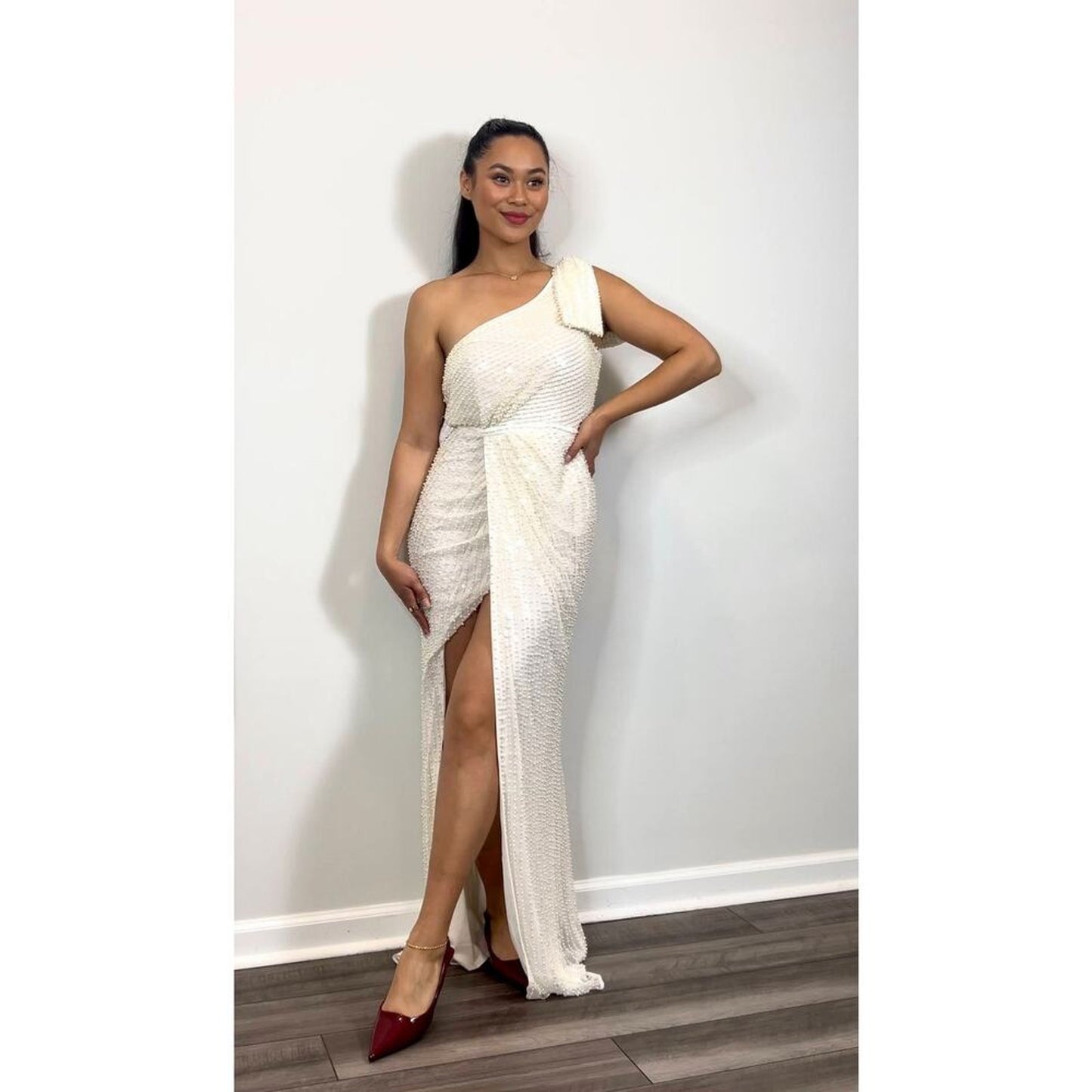 Mac Duggal Pearl Embellished Soft‎ Tie One Shoulder Dress in White Size 6 Lined