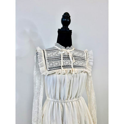 Self Portrait Broderie Mini Dress in Ivory Size 2 Chiffon‎ Lace Mock Neck Lined