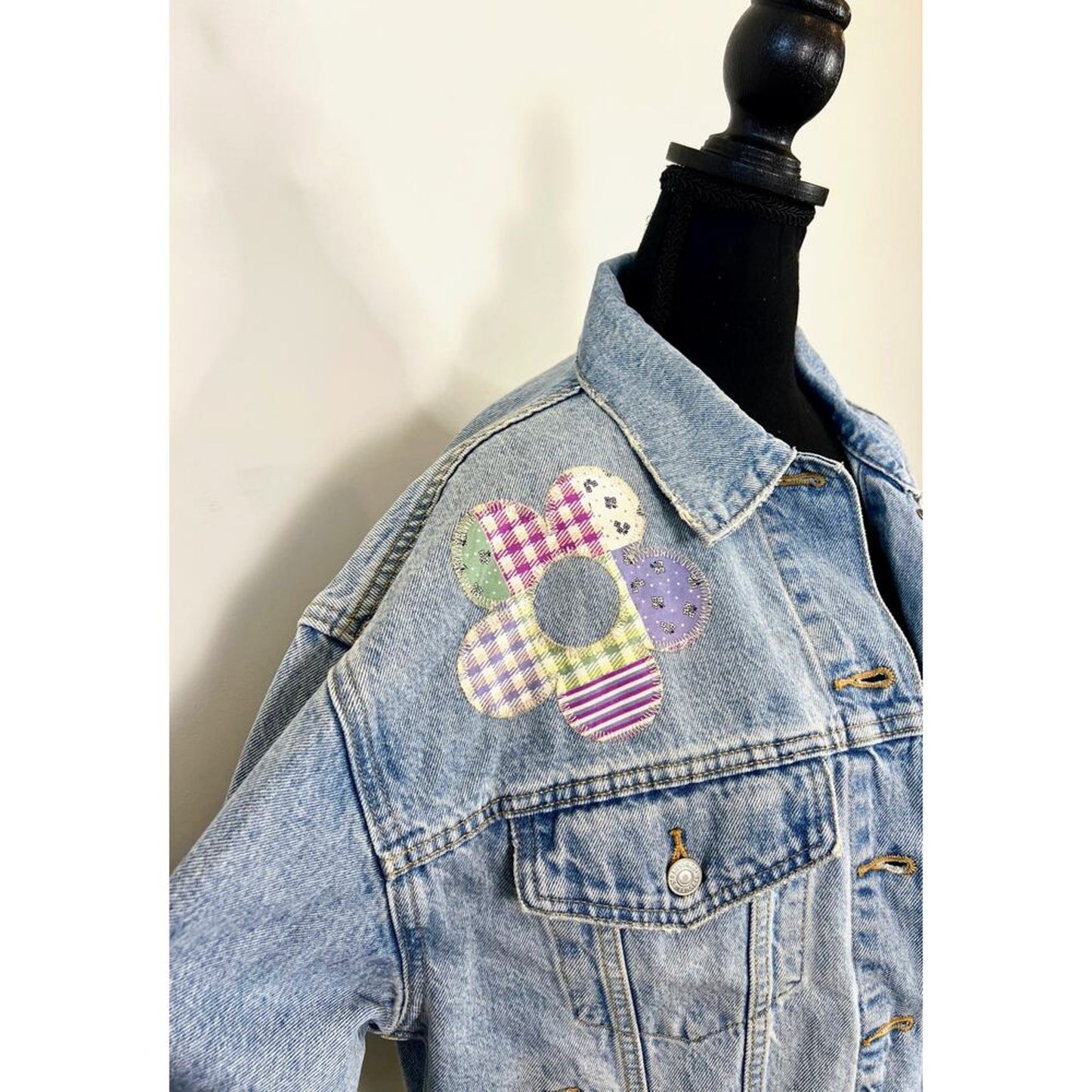 Levi's 90's Trucker Denim Jacket in Light Blue Small Button‎ Front Patch Pockets