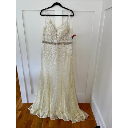NEW NWT Mac Duggal A79341 Applique Sleeveless Plunge Neck Trumpet  Gown Ivory Size 16