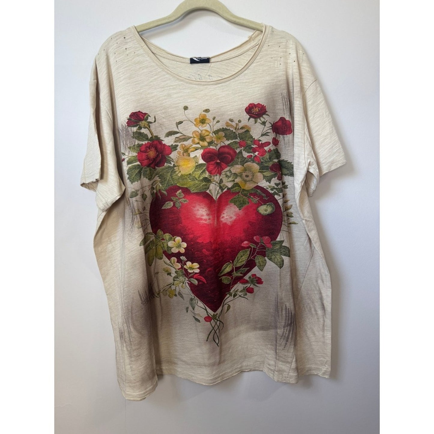 Jaded Gypsy Womens Floral Heart Graphic Oversized Distressed T-Shirt Beige S/M