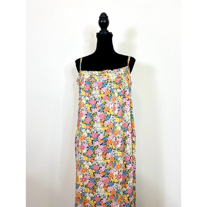 Show Me Your Mumu Anaya Maxi Dress in Wild Flora Medium Ditsy Print Pullover‎
