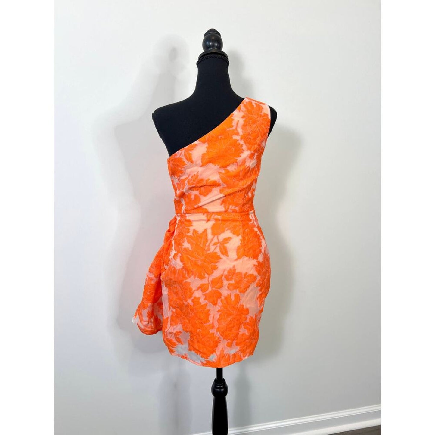 Showpo Brailey Mini Dress Orange Jacquard Size 4 Floral One Shoulder Wrap‎ Front
