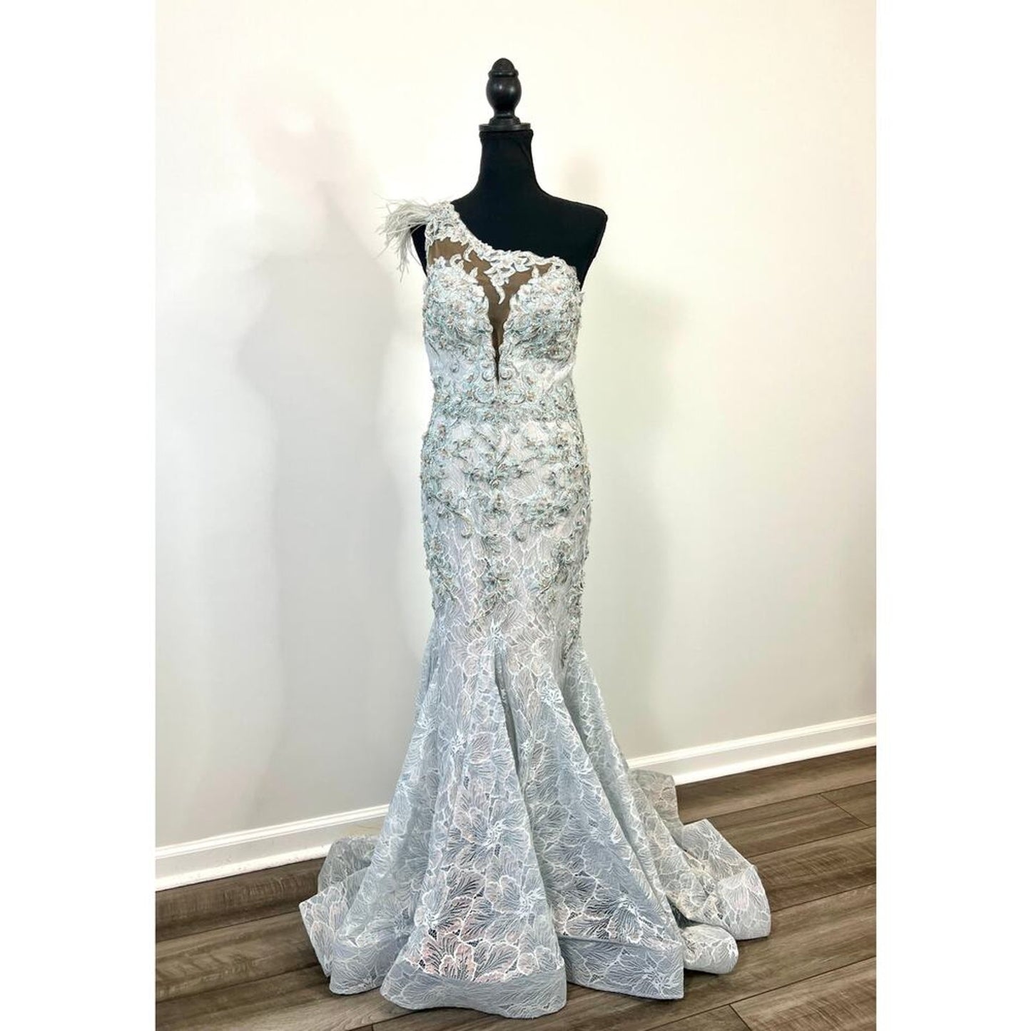 Mac Duggal Mermaid Gown‎ Dress in Crystal Blue Size 6 Embellished Lace Cocktail