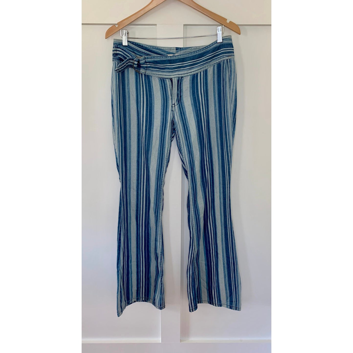 Free People We The Free Indigo Haze Journey Flare Size 28 Striped Zip Fly Cotton