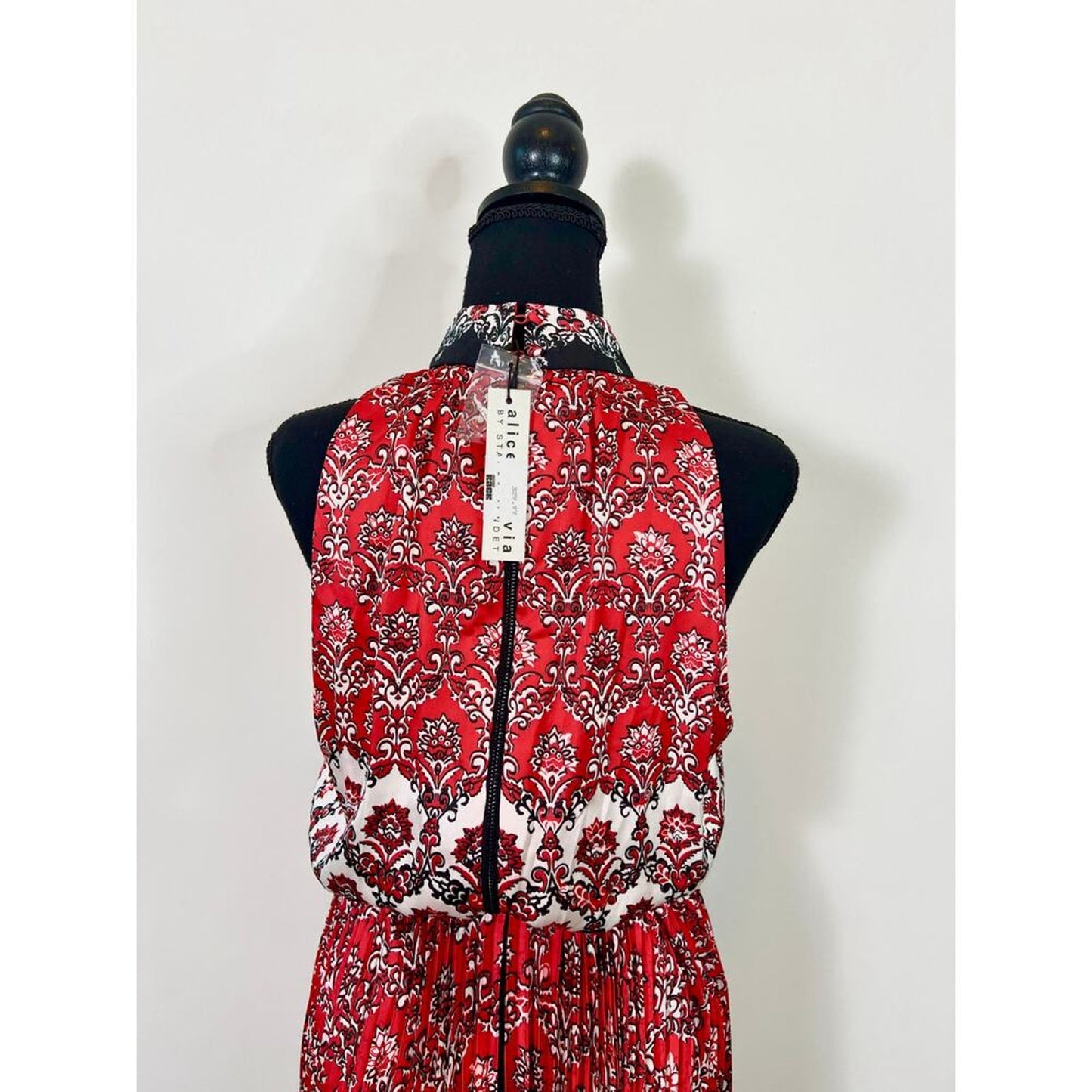 Alice + Olivia Mertie Maxi Dress Allure Medallion Size‎ 8 Mockneck Pleated Boho