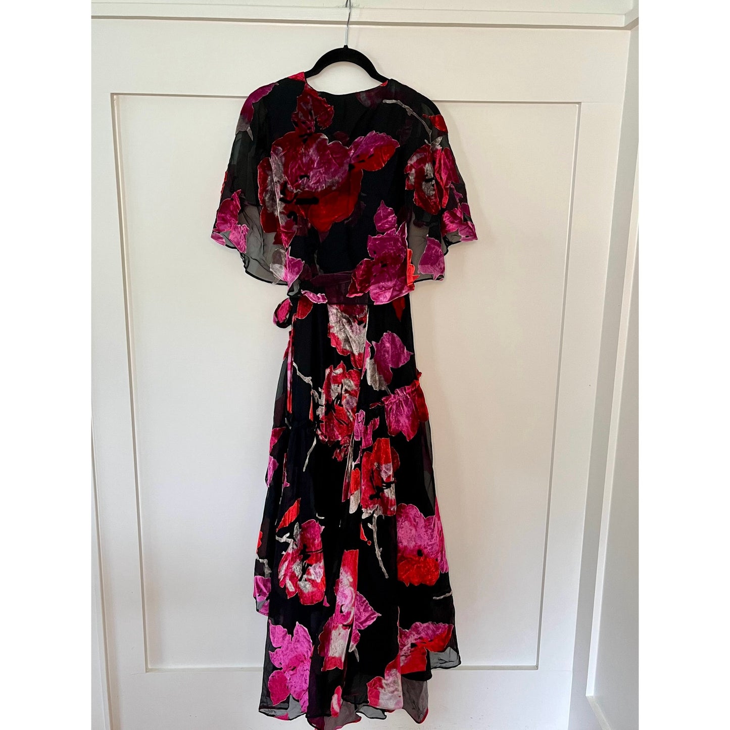 NEW NWT Hutch Nataly Wrap Midi Dress Velvet Floral Burnout Size Medium