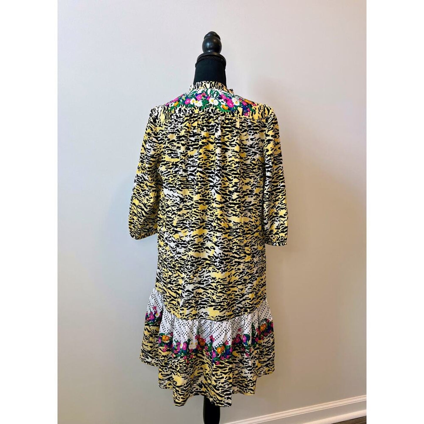 Saloni Tyra Silk Dress Sz 2 Half Sleeve Belted‎ Floral Animal Print Button Front