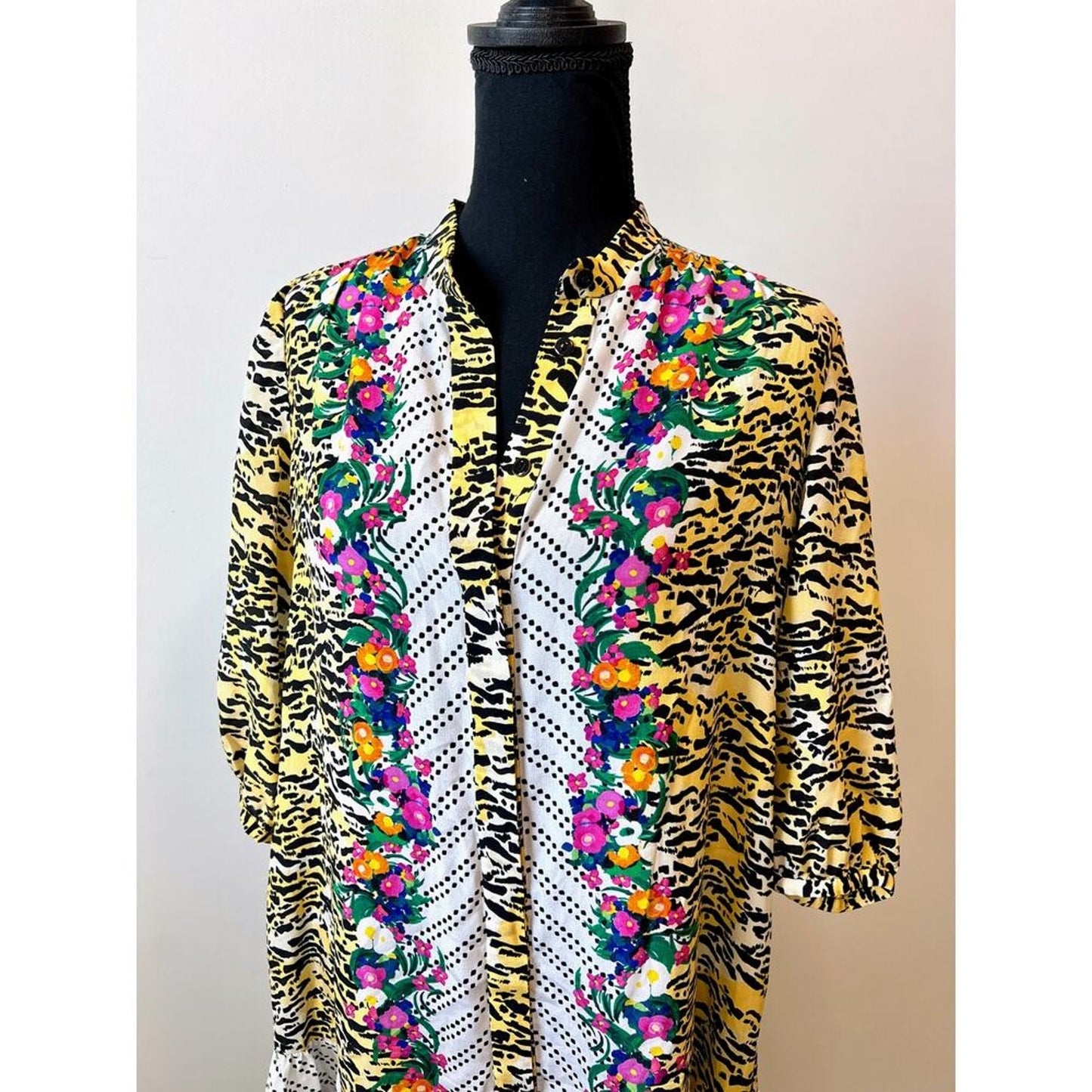 Saloni Tyra Silk Dress Sz 2 Half Sleeve Belted‎ Floral Animal Print Button Front
