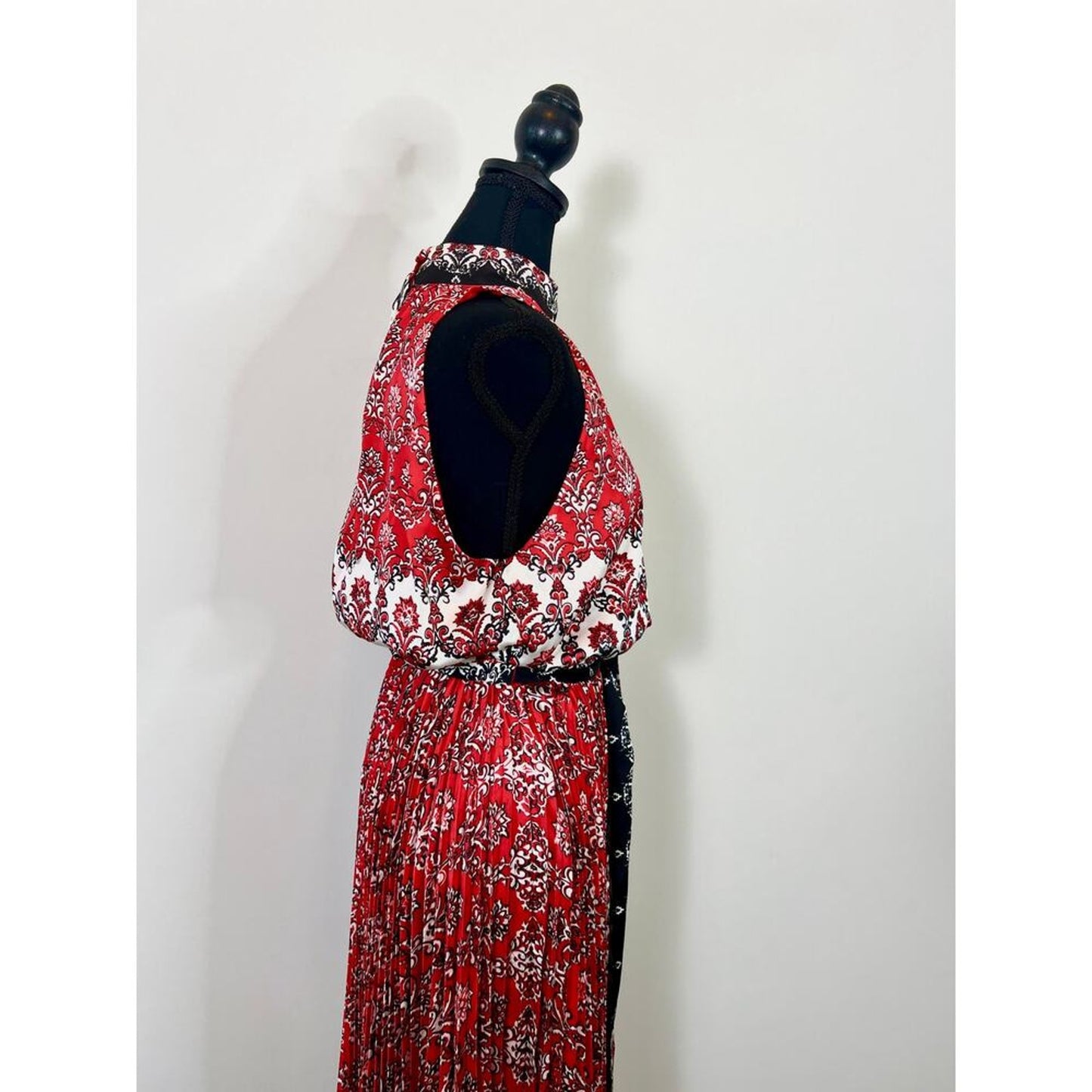 Alice + Olivia Mertie Maxi Dress Allure Medallion Size‎ 8 Mockneck Pleated Boho