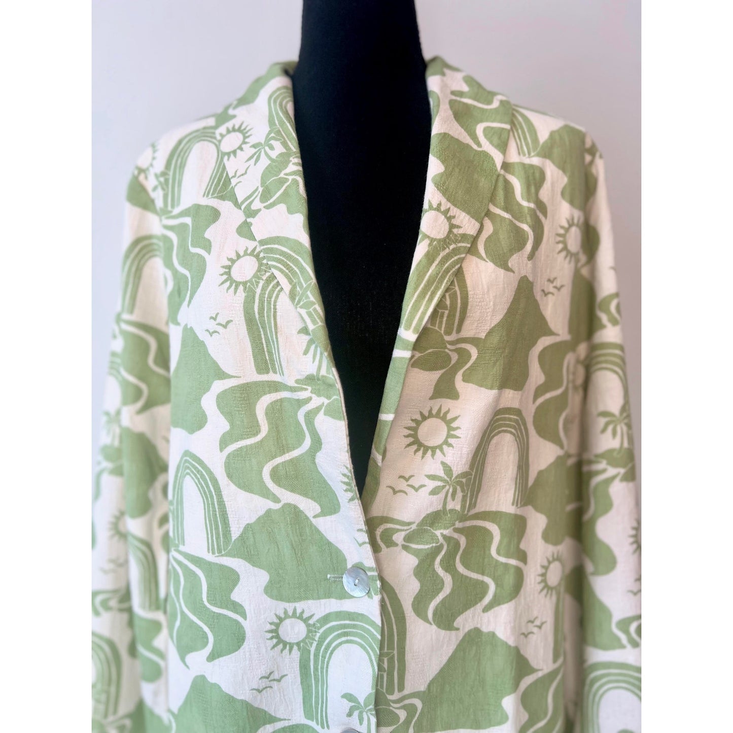 Show Me Your Mumu Hayden Blazer in Desert Sands Large Graphic Print Button Front