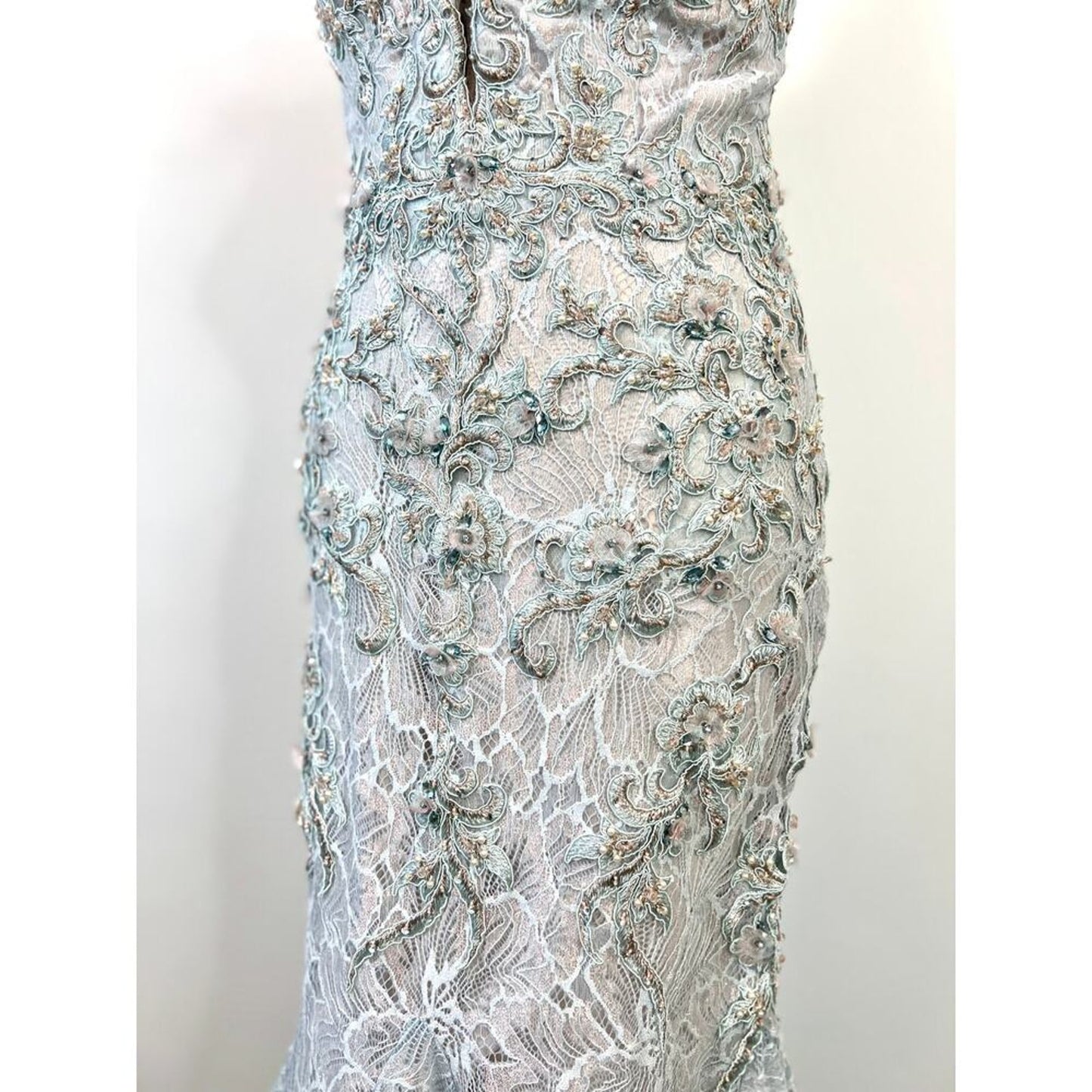 Mac Duggal Mermaid Gown‎ Dress in Crystal Blue Size 6 Embellished Lace Cocktail