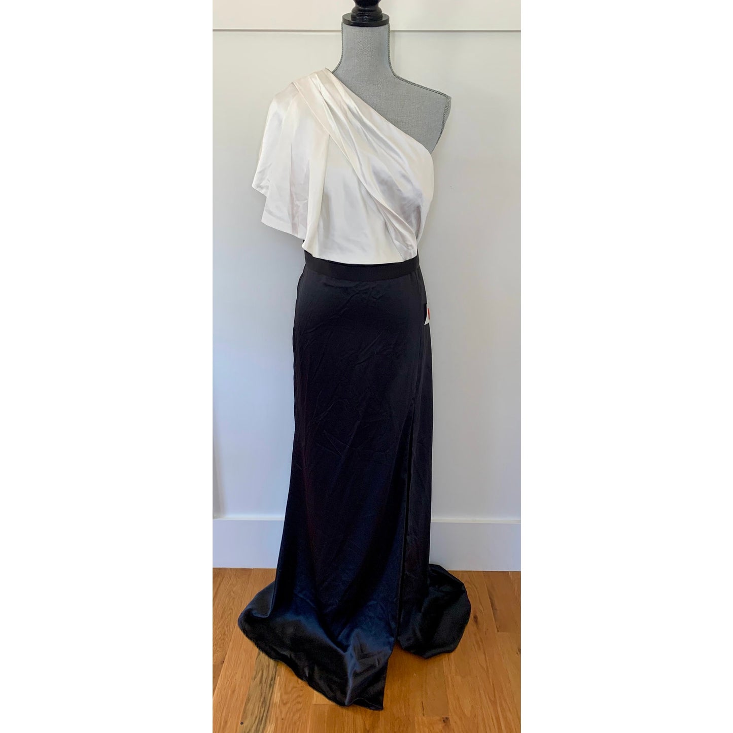 Mac Duggal Ieena One Shoulder Gown Maxi in White/Black Size 10 Satin Side Slit