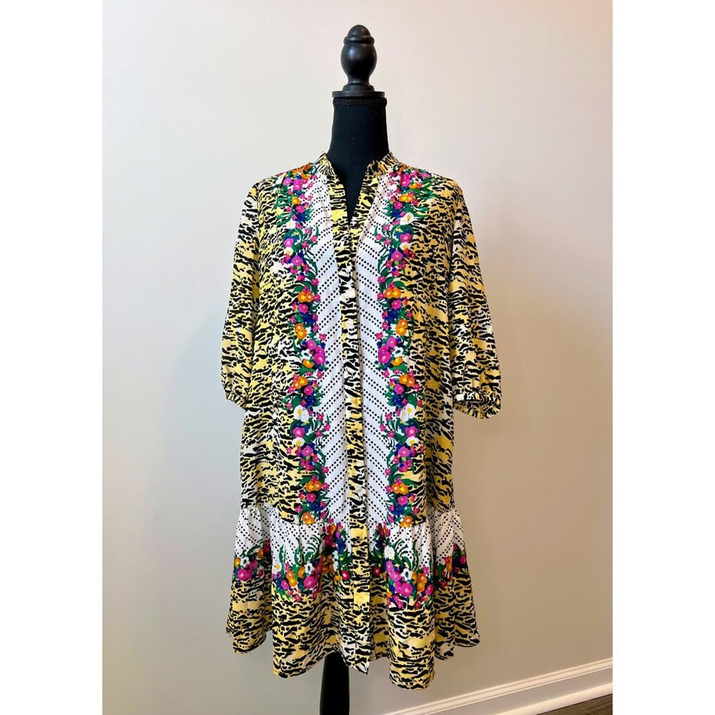 Saloni Tyra Silk Dress Sz 2 Half Sleeve Belted‎ Floral Animal Print Button Front