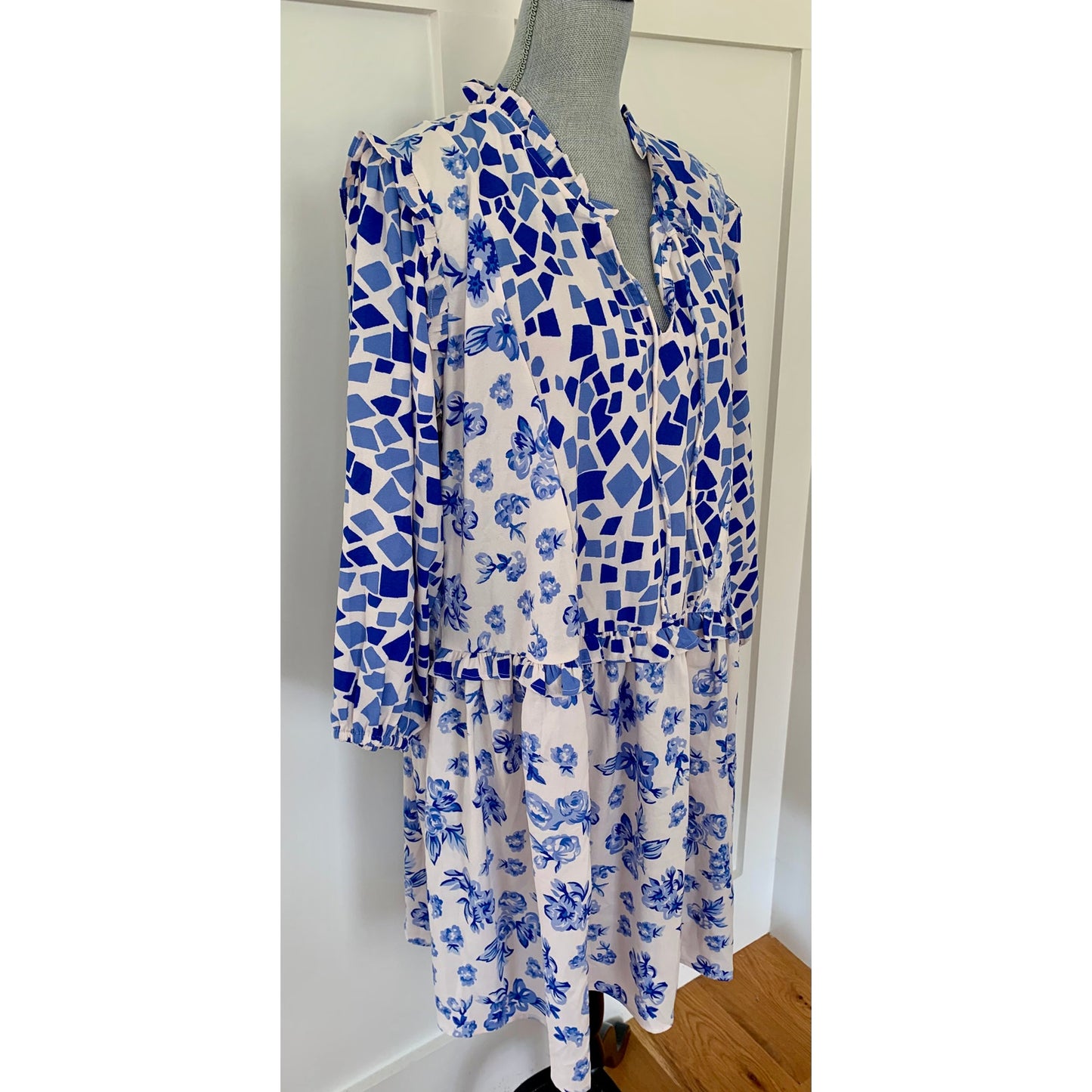 Tolani Collection Mae Mini Dress Geo Floral Blue/White Large Long Sleeve Ruffle