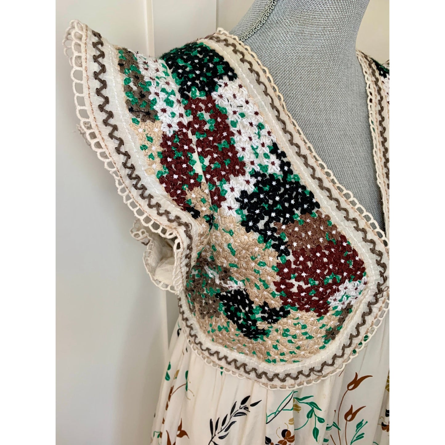 Anthropologie Printed V-Neck Maxi Dress Size 6 Floral Embroidered Lined Boho