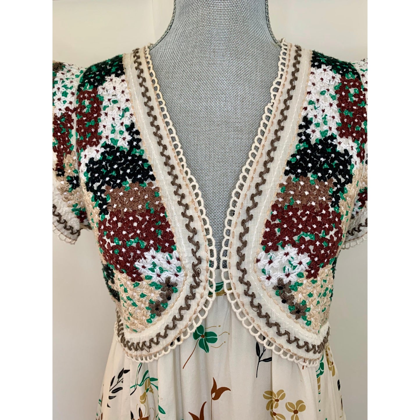 Anthropologie Printed V-Neck Maxi Dress Size 6 Floral Embroidered Lined Boho