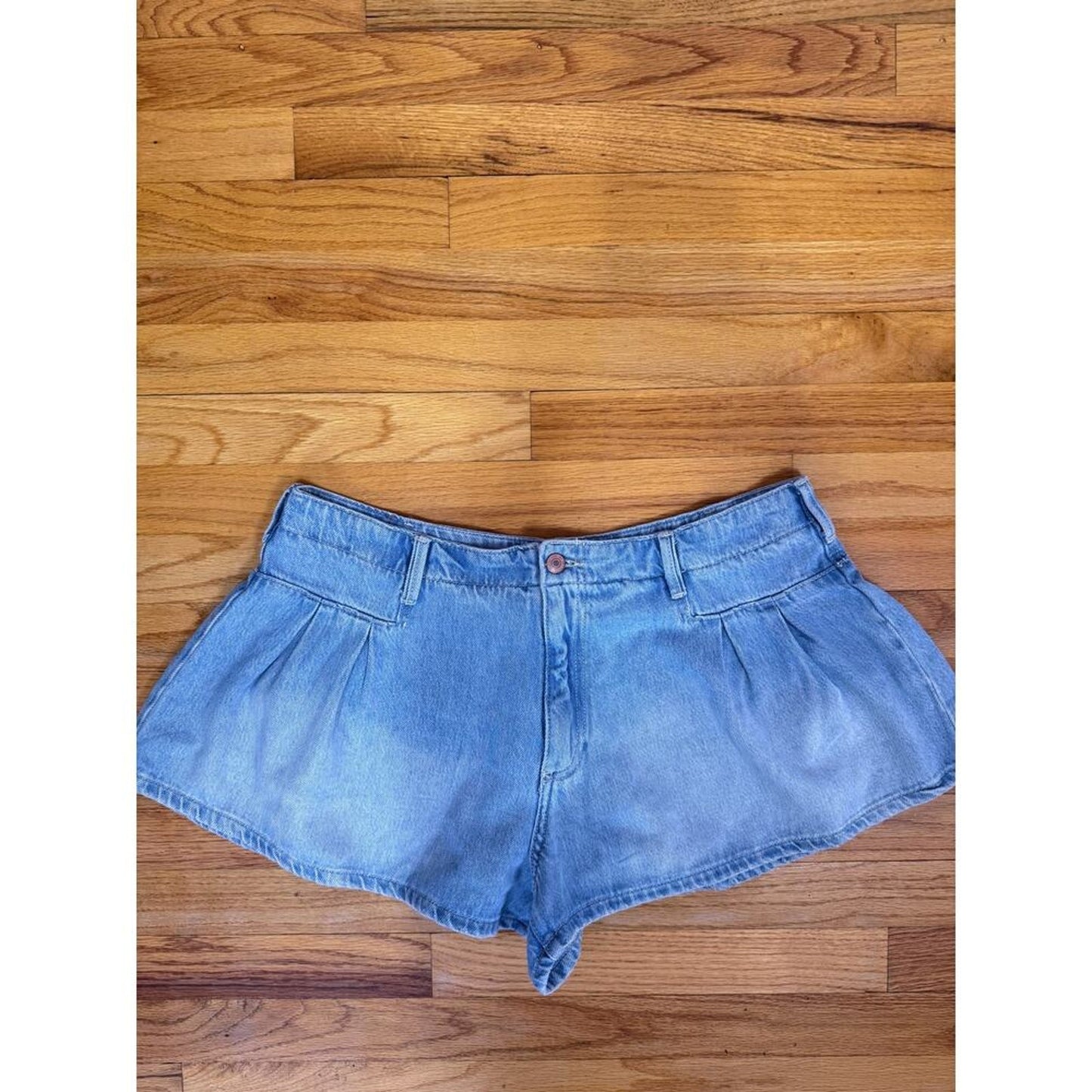 We The Free Bluebell Low Rise Pleated Denim‎ Shorts Size 31