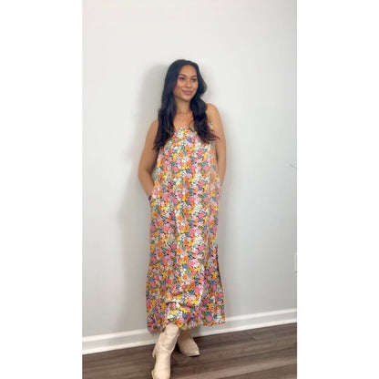 Show Me Your Mumu Anaya Maxi Dress in Wild Flora Medium Ditsy Print Pullover‎