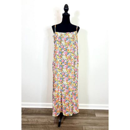 Show Me Your Mumu Anaya Maxi Dress in Wild Flora Medium Ditsy Print Pullover‎